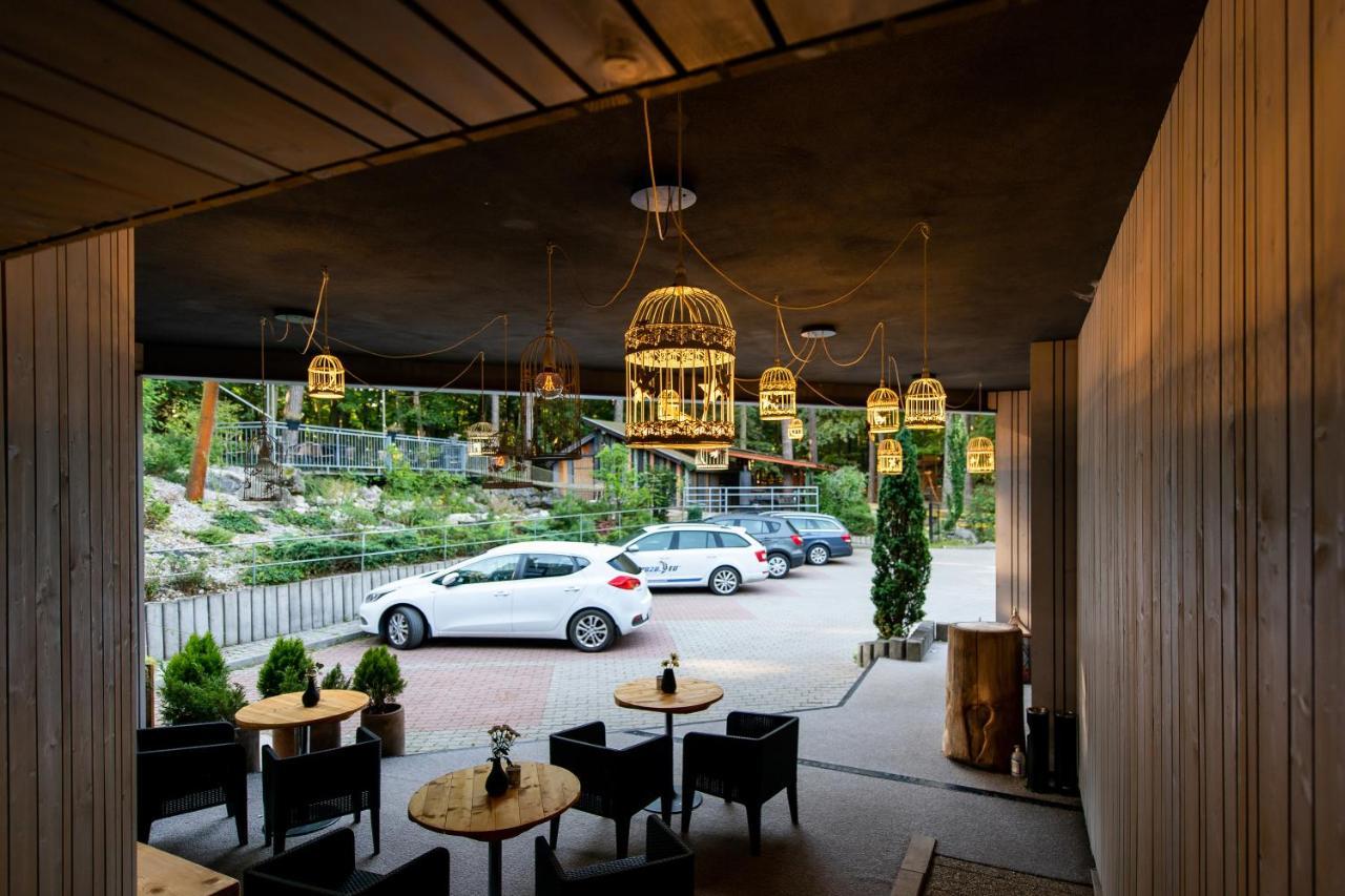 Hotel Veverica Trenčín エクステリア 写真