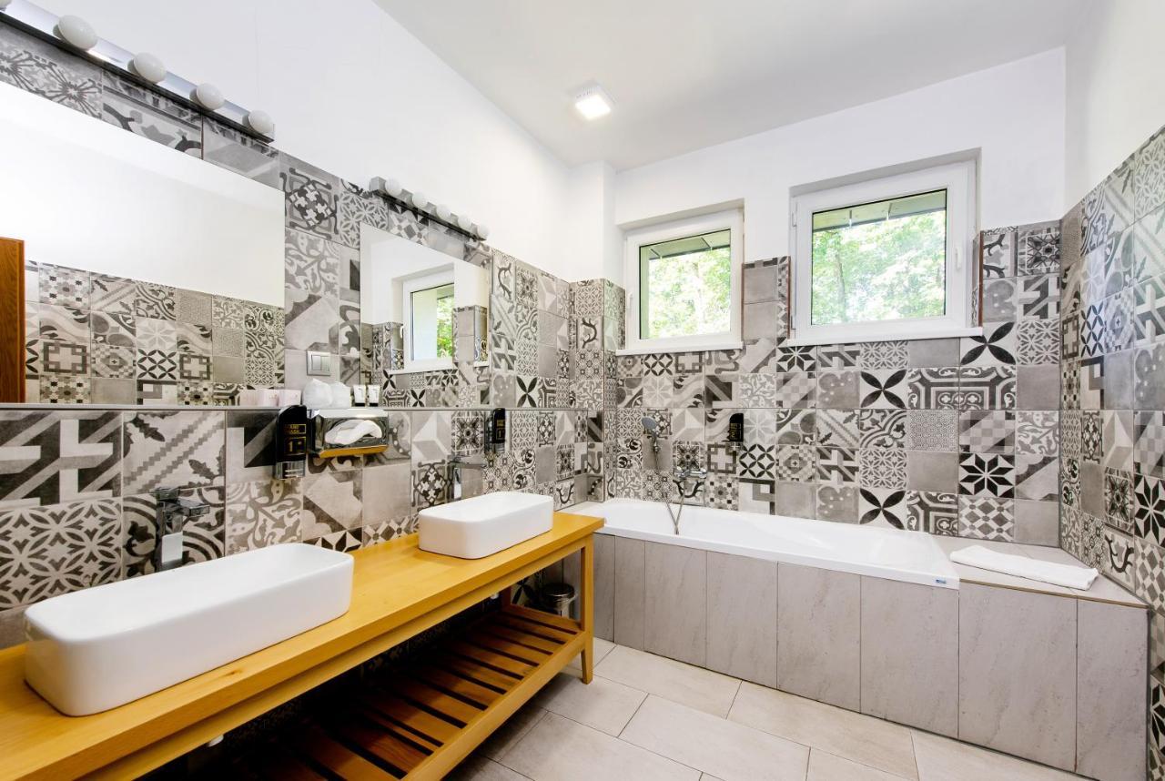 Hotel Veverica Trenčín エクステリア 写真