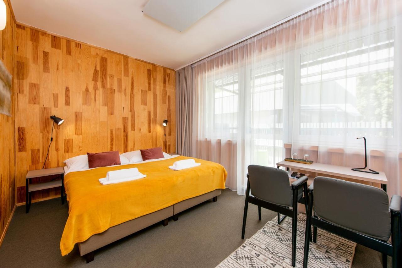 Hotel Veverica Trenčín エクステリア 写真