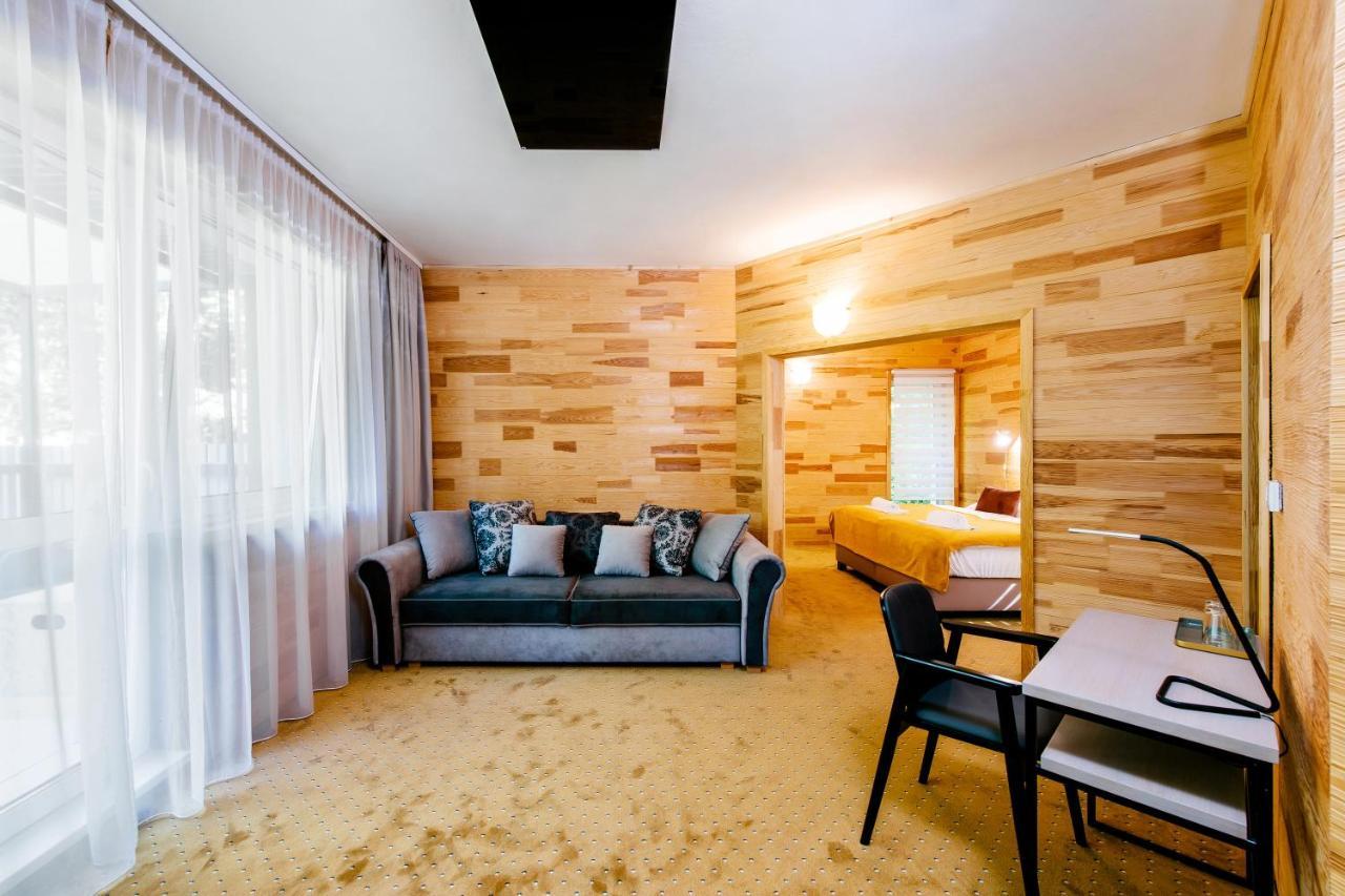 Hotel Veverica Trenčín エクステリア 写真